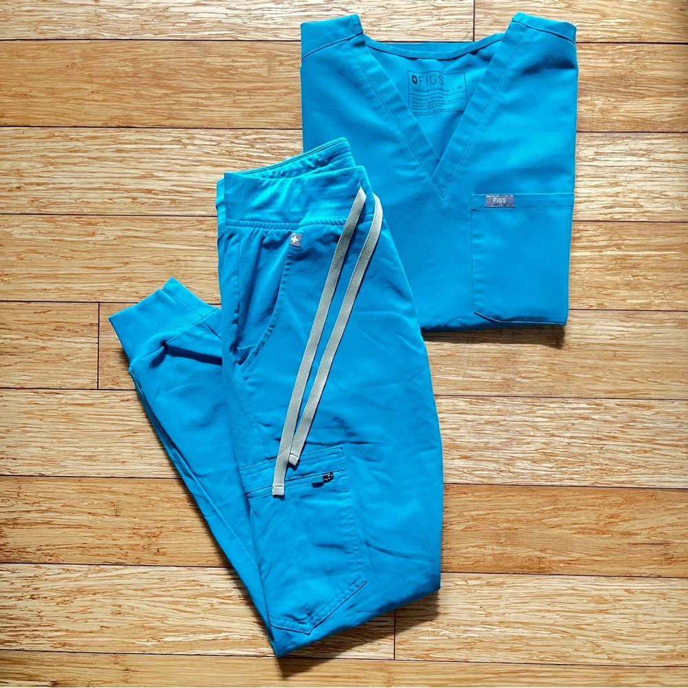FIGS XS/XXS TEAL SCRUBS SET
